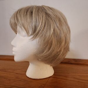 TONI BRATTIN light Grey Wig with Swept-Back Style